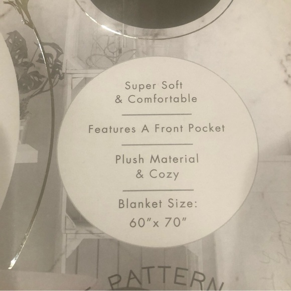 Premium Couch Blanket /NIB/ Sleeves Pocket Super Soft /Comfortable Warm 60”x70” - Picture 4 of 7